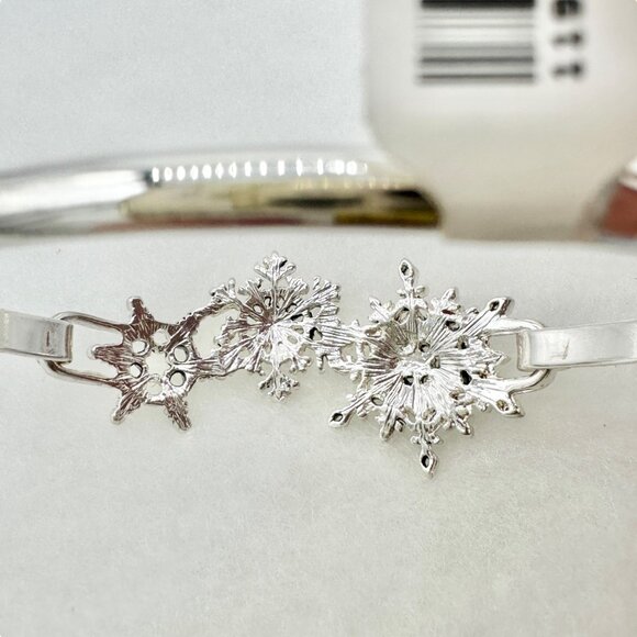 Snowflake Jewelry Set Earrings and Bracelet Icon Collection Silver Tone Winter - Picture 7 of 8